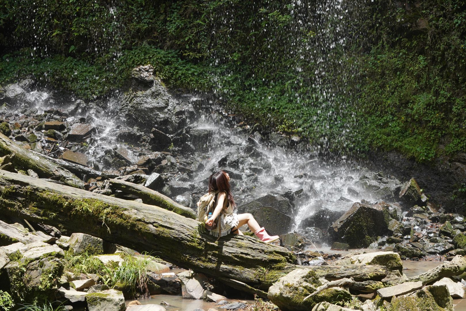 Thác khô Chạm... Y Tý!